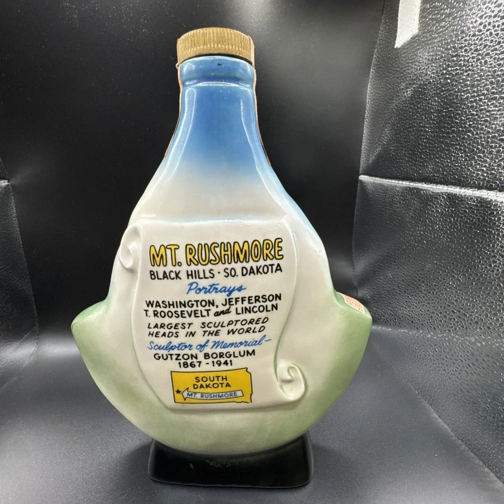 JIM BEAM 1969‎ BLACK HILLS MT RUSHMORE DECANTER
